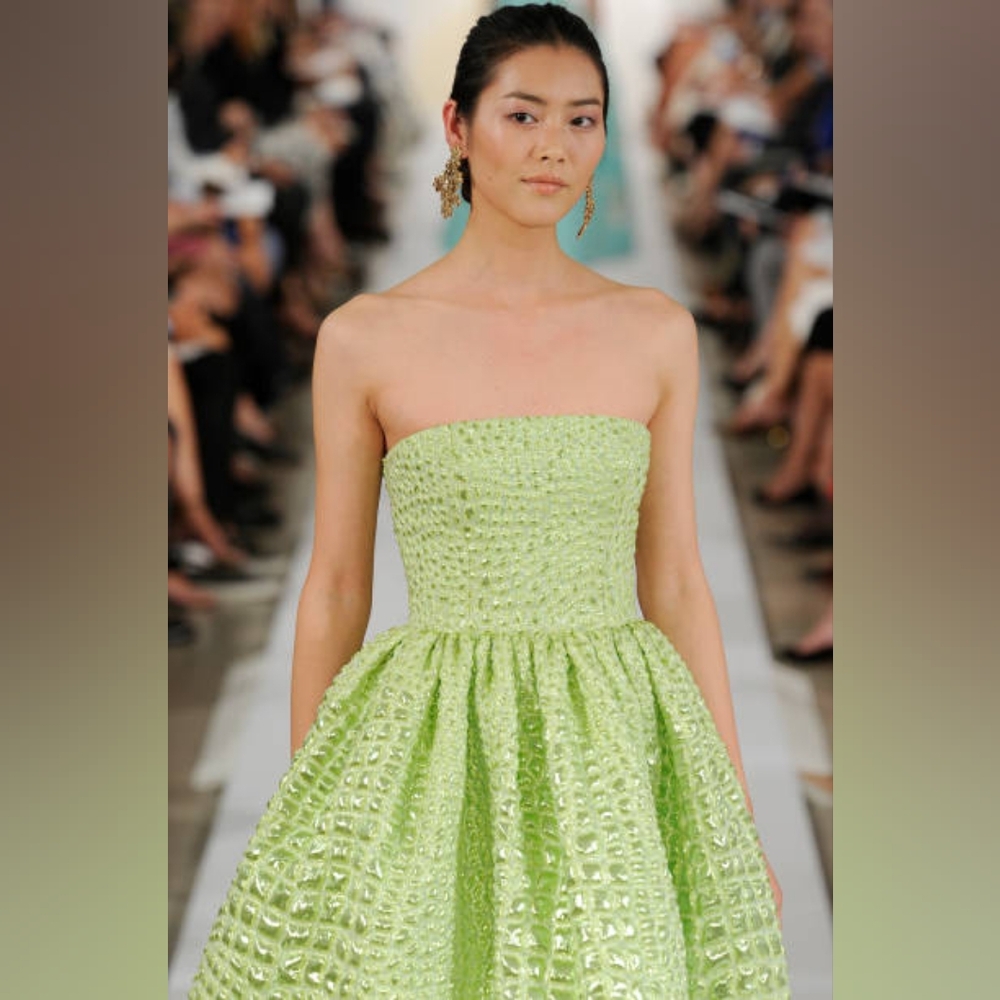 $7,000 OSCAR DE LA RENTA LIGHT GREEN HI LOW STRAPLESS TRAIN SILK GOWN US L - Picture 7 of 16